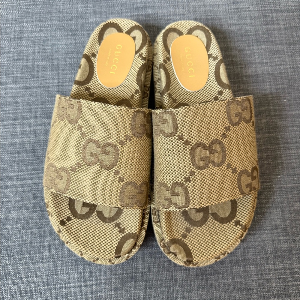 Gucci Women's platform slide sandal Size 39
